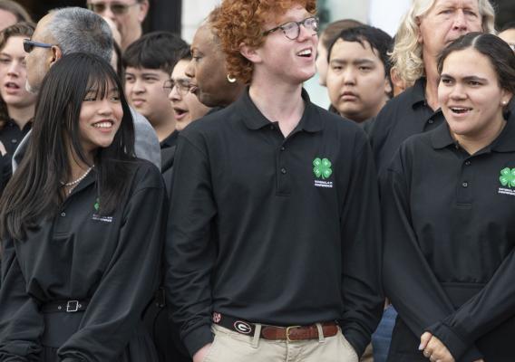 A group of 4-H alumni